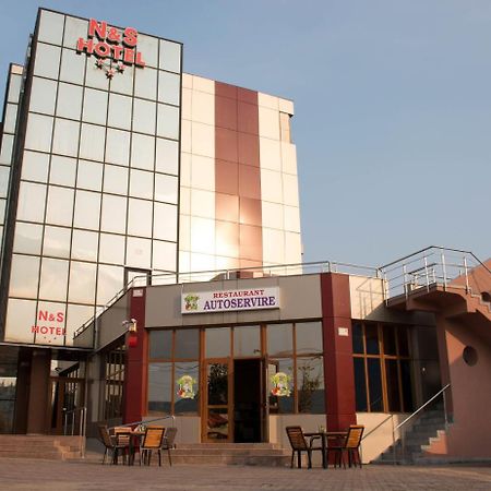 N&S Hotel Barlad Birlad Ngoại thất bức ảnh